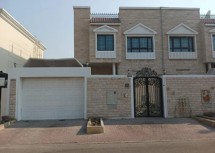 Deluxe Villa Rooms Near Dubai Airport